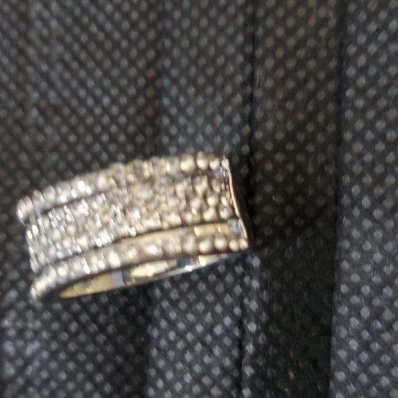 925 Silver Beautiful Diamond Ring - Picture 8 of 10
